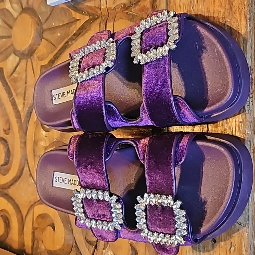 Gorgeous Steve Madden Mystik purple velvet rhinestone buckles 6M sandals